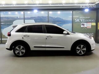 2017 Kia Niro Plug-in hybrid I, белый, 1111000 рублей, вид 3