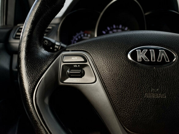 2016 Kia Rio III Рестайлинг, белый, 960000 рублей - вид 11