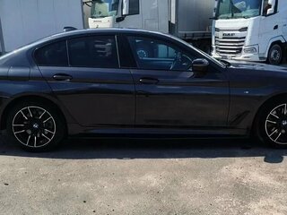 2019 BMW 5 серии 520d xDrive VII (G30/G31/G38), чёрный, 2650000 рублей, вид 3