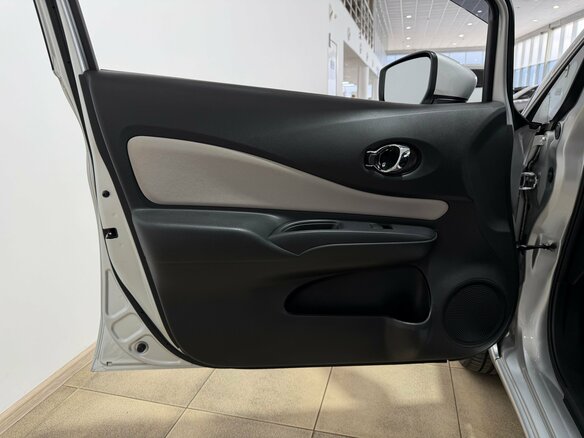 2020 Nissan Note e-Power II Рестайлинг, серебристый, 1300000 рублей - вид 24