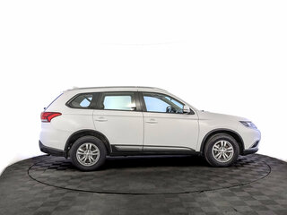 2017 Mitsubishi Outlander III Рестайлинг 2, белый, 1750000 рублей, вид 4