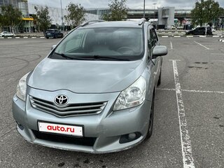 2010 Toyota Verso I, серый, 750000 рублей, вид 2