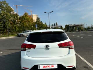 2015 Kia Rio III Рестайлинг, белый, 850000 рублей, вид 3