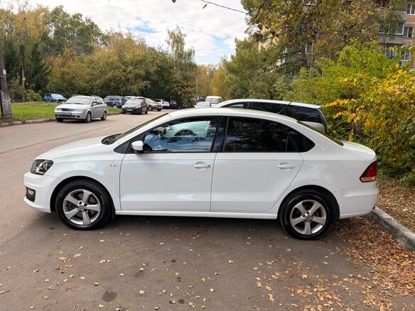 2016 Volkswagen Polo V Рестайлинг, белый, 1100000 рублей - вид 3