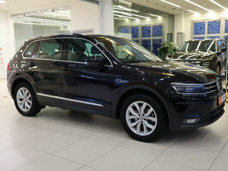 2018 Volkswagen Tiguan II, чёрный, 2245000 рублей, вид 3