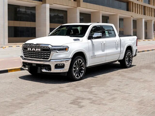 2025 Ram 1500 Quad Cab V Рестайлинг, белый, 6840000 рублей, вид 1