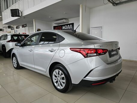2020 Hyundai Solaris II Рестайлинг, серебристый, 1830000 рублей, вид 5