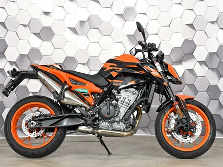 2023 KTM 890 Duke GP, оранжевый, 899000 рублей, вид 3