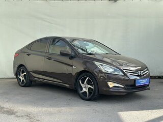 2016 Hyundai Solaris I Рестайлинг, коричневый, 990000 рублей, вид 2