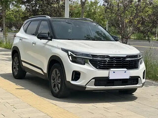 2023 Kia Seltos I Рестайлинг, белый, 1800004 рублей, вид 4