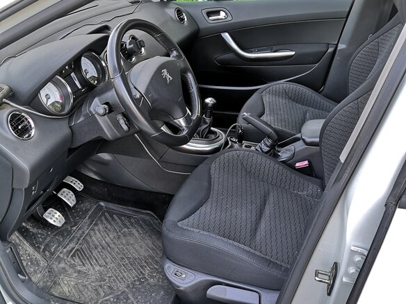 2011 Peugeot 308 I Рестайлинг, белый, 700000 рублей - вид 9