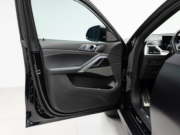 2023 BMW X6 30d III (G06) Рестайлинг, чёрный, 11990000 рублей - вид 7