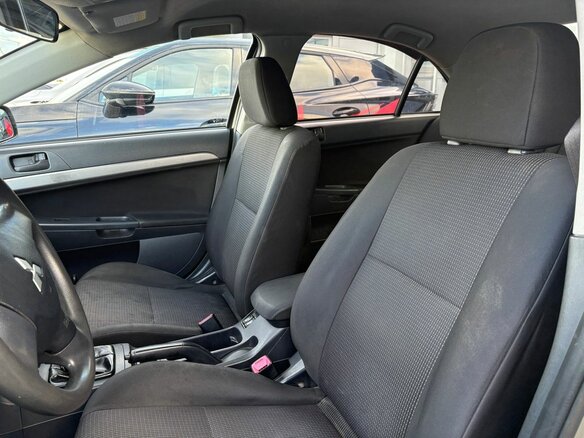 2007 Mitsubishi Lancer X, бежевый, 472000 рублей - вид 9