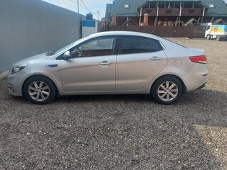 2015 Kia Rio III Рестайлинг, серебристый, 1200000 рублей, вид 2