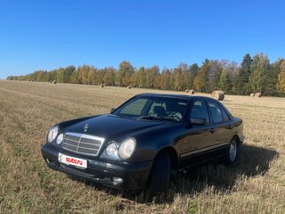 1999 Mercedes-Benz E-Класс 240 II (W210, S210) Рестайлинг, чёрный, 380000 рублей, вид 1