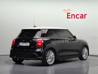 2022 Mini Hatch Cooper III (F55/F56) Рестайлинг 2, чёрный, 1726000 рублей, вид 4