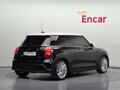 2022 Mini Hatch Cooper III (F55/F56) Рестайлинг 2, чёрный, 1726000 рублей - вид 3
