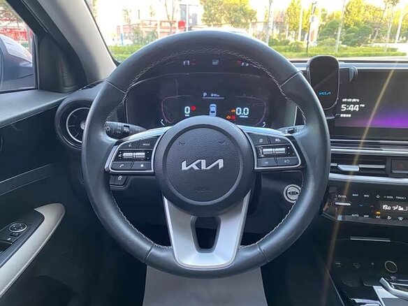 2021 Kia K3 II (China Market), белый - вид 8