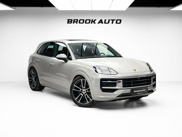2023 Porsche Cayenne III Рестайлинг, серый, 12890000 рублей - вид 2