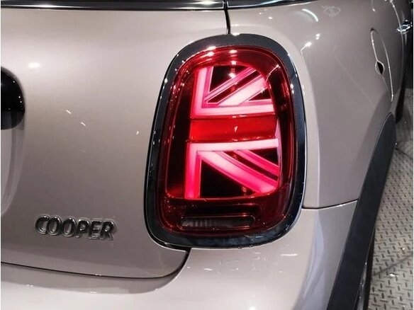 2023 Mini Hatch Cooper III (F55/F56) Рестайлинг 2, бежевый - вид 9