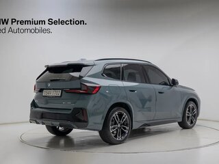 2026 BMW X1 20i xDrive III (U11/U12), зелёный, 5782600 рублей, вид 4