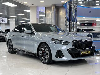 2025 BMW 5 серии 530i xDrive VIII (G60/G61/G68), серый, 9250000 рублей, вид 3