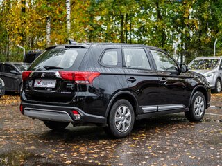 2020 Mitsubishi Outlander III Рестайлинг 3, чёрный, 1850000 рублей, вид 2