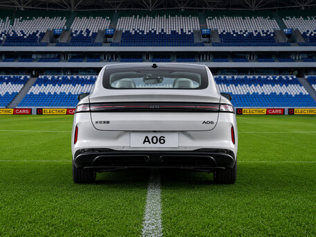 2026 Changan Qiyuan A06 28.39 kWh, серебристый, 2691000 рублей, вид 5