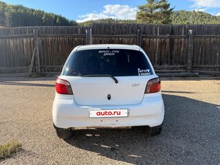 2001 Toyota Vitz I (P10), белый, 310000 рублей, вид 5