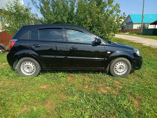 2011 Kia Rio II Рестайлинг, чёрный, 600000 рублей, вид 3