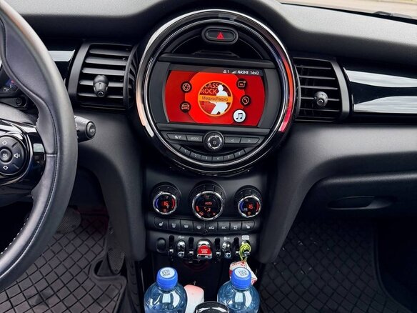 2020 Mini Hatch Cooper III (F55/F56) Рестайлинг, красный, 2300000 рублей - вид 8