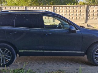 2013 Volkswagen Touareg II, серый, 1865000 рублей, вид 2