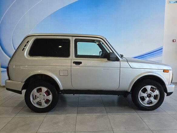 2017 Lada (ВАЗ) 2121 (4x4) I Рестайлинг, серебристый, 749000 рублей - вид 2