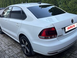 2018 Volkswagen Polo V Рестайлинг, белый, 1100000 рублей, вид 3