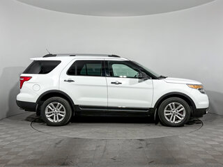 2014 Ford Explorer V, белый, 1828900 рублей, вид 4