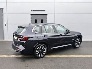 2025 BMW iX3 I (G08) Рестайлинг, чёрный, 6390000 рублей, вид 3