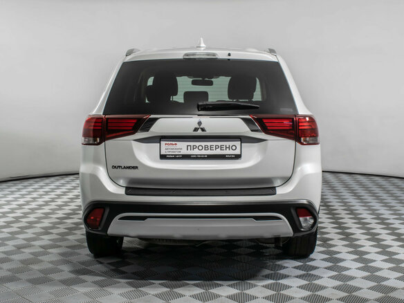 2020 Mitsubishi Outlander III Рестайлинг 3, белый, 1799000 рублей - вид 5