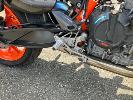 2020 KTM 890 Duke R, белый, 717000 рублей, вид 3