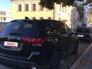 2020 Mitsubishi Outlander III Рестайлинг 3, чёрный, 2600000 рублей, вид 3