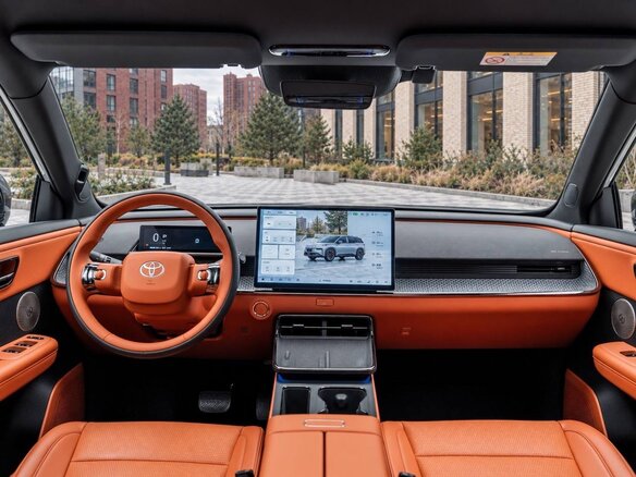 2026 Toyota bZ3X 58.3 kWh, серый, 2729512 рублей - вид 8