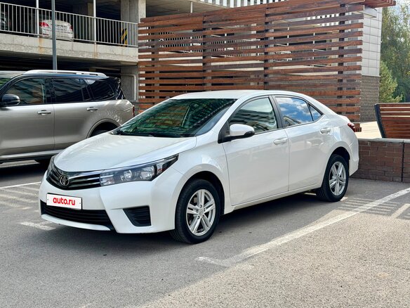 2013 Toyota Corolla XI (E160, E170, E180), белый, 1100000 рублей