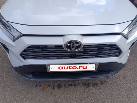2021 Toyota RAV4 V (XA50), белый, 5700000 рублей, вид 2