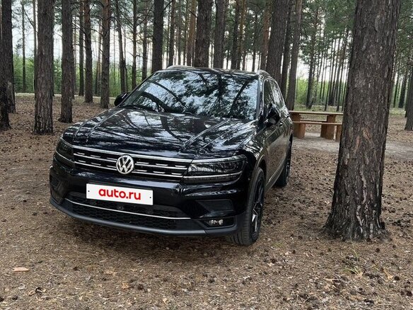 2017 Volkswagen Tiguan II, чёрный, 3440000 рублей