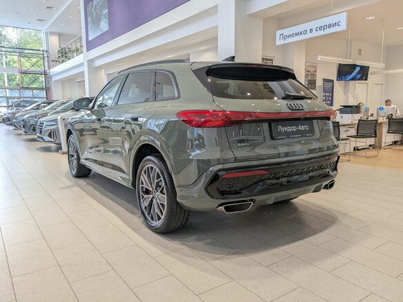 2026 Audi Q5 L III (GU), зелёный, 6690000 рублей - вид 4