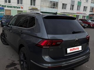 2021 Volkswagen Tiguan II Рестайлинг, серый, 3000000 рублей, вид 3