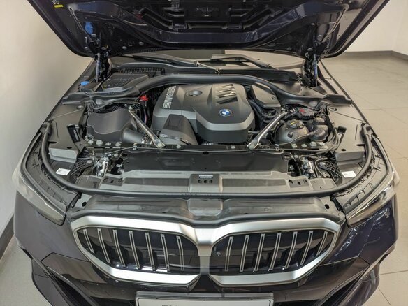 2026 BMW 5 серии 530i xDrive VIII (G60/G61/G68), чёрный - вид 17