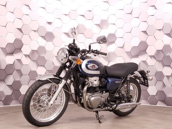 2021 Kawasaki W 800, синий, 777000 рублей - вид 1