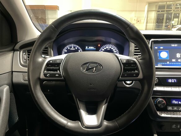 2018 Hyundai Sonata VII (LF) Рестайлинг, серый, 1800000 рублей - вид 15
