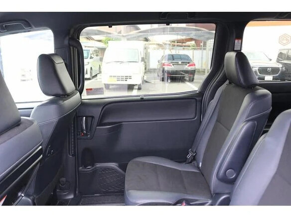 2021 Toyota Noah III (R80) Рестайлинг, белый, 2050000 рублей - вид 17