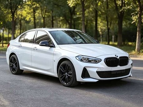 2023 BMW 1 серии 120i III (F52) Рестайлинг, белый, 2170000 рублей, вид 4